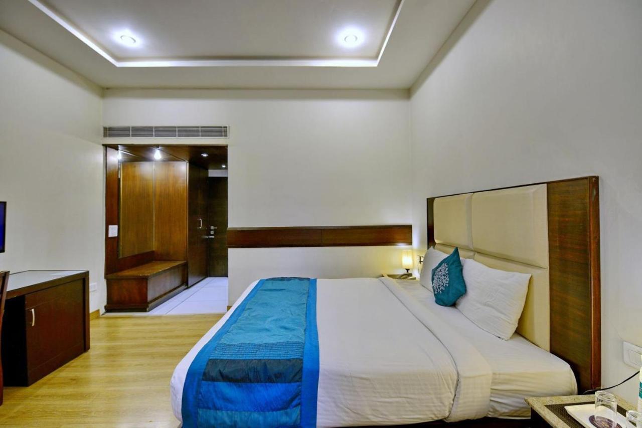 Vivo Hotels Джаландхар Экстерьер фото